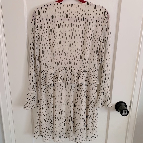 Avec Les Filles Black & White Mini Dress with Long Sleeves - Size Medium - Picture 8 of 14